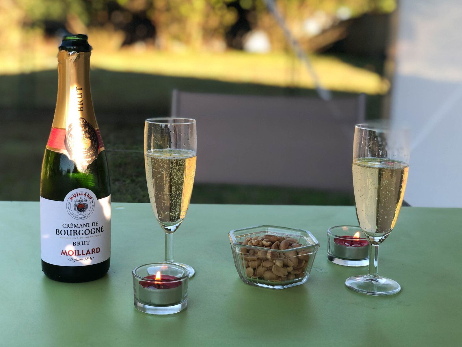 Mini-bar de vins de Bourgogne à disposition dans le logement